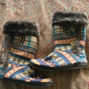 Muk Luks Colorful Knit Boots with Faux Fur Trim vintage